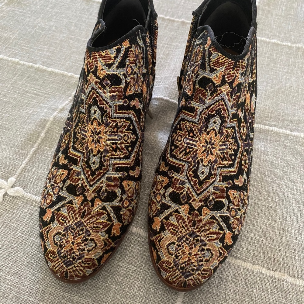 Sam Edelman booties - Picture 2 of 2